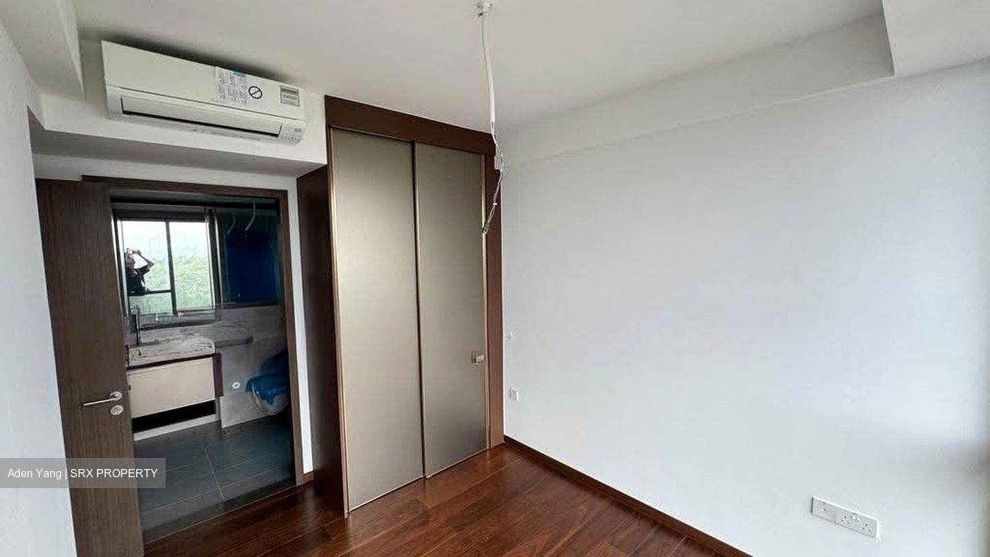 Slim Barracks Rise (D5), Condominium #635017231